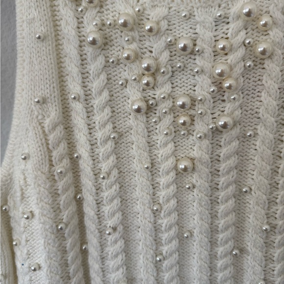 House of Harlow knit tank with pearls. Size small. White. NWT. - Picture 2 of 2